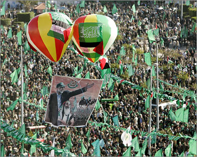 Peringatan hari jadi Hamas di Gaza (foto: aljazeera.net, file 2007)
