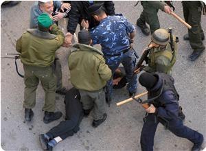 Aksi penangkapan terhadap kader Hamas dan warga yang berafiliasi dengan Hamas oleh milisi Abbas (foto: PIC)