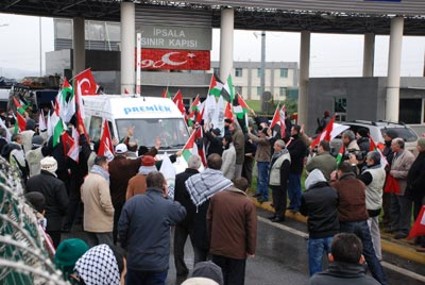 Sambutan rakyat Turki untuk Viva Palestina (foto: viva palestina.org)