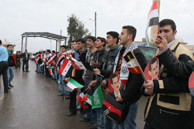 22.12.09 Sambutan di suriah viva2.20091220183951. Sambutan untuk Viva Palestina di Suriah (foto: worldbulletin.net)