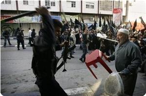 Kebrutalan aparat militer Abbas (foto: PIC)