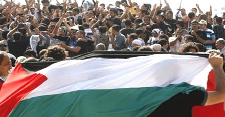 13.4.2010, doaa910.maktoobblog.com, tolak pengusiran, 7ebf95582ed1cff667b7cb9405b4d945 Warga Palestina menolak pengusiran Zionis terhadap mereka (foto: doaa910.maktoobblog.com)