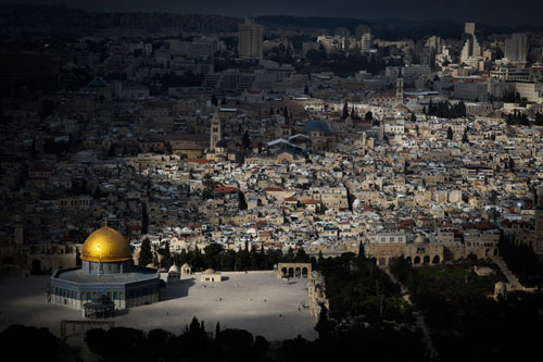 Qubatus Sakhra di tengah kota Al-Quds atau Yerusalem yang dijajah zionis. foto: Times of Israel
