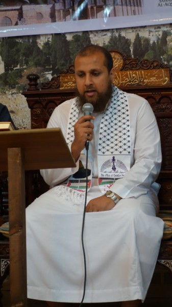 Salah satu calon imam yang suaranya persis Syeikh Abdurrahman As-Sudais. foto: Sahabat Al-Aqsha | Sahabat Suriah