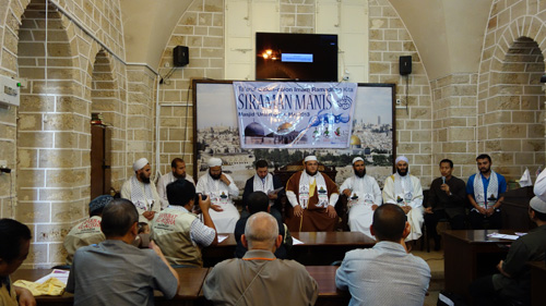 Ust. Syihabuddin mewakili tim relawan SA2Gaza5 memberikan sambutan. foto: Sahabat Al-Aqsha | Sahabat Suriah