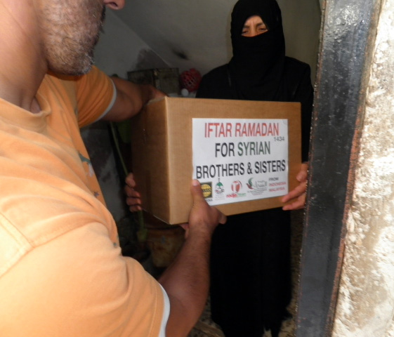 Ukhti, doakan Indonesia dan Malaysia agar jadi bangsa Muslim yang semakin kuat aqidahnya sehingga menguatkan negeri-negeri Muslim lainnya. foto: Sahabat Suriah/Sahabat Al-Aqsha/Radio Rodja/HALUAN/Al-Sarraa