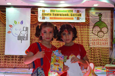Terima kasih kiriman hadiahnya. Mudah-mudahan sesudah perang selesai kami bisa membalas kebaikan kalian untuk anak-anak Indonesia dan Malaysia.  foto: Sahabat Suriah/HALUAN/Al-Sarraa
