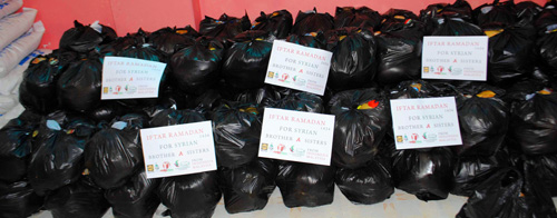 Malu dunia Akhiratlah orang yang ingin riya' hanya dengan yang sedikit ini, di hadapan Allah. Semoga Allah bersihkan hati semua yang terlibat amal shalih ini, dari yang menyumbang, yang membagikan, sampai yang menyebarluaskan berita ini. foto: Sahabat Suriah/Sahabat Al-Aqsha/Radio Rodja/HALUAN/Al-Sarraa