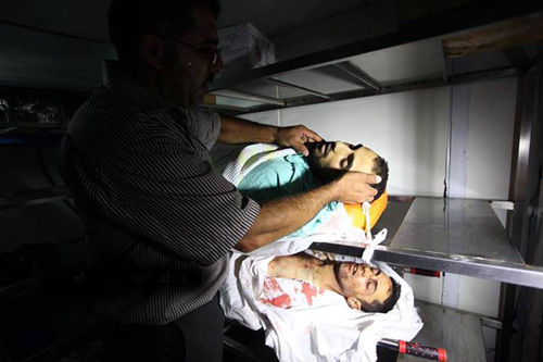 Dua diantara tiga warga Qalandiya yang dibunuh serdadu zionis Senin dini hari. foto: Issam Rimawi