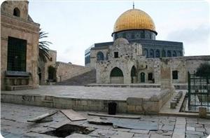 Sebagian halaman Masjidil Aqsha yang mulai terpengaruh akibat penggalian-penggalian di bawahnya. foto: PIC