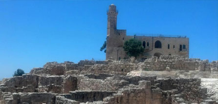 Masjid bersejarah di desa Nabi Samuel yang dibangun abad ke-18 ini sekarang dijadikan sinagog. foto: Qassam