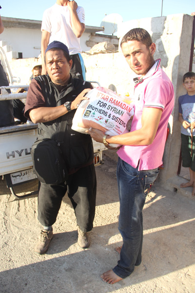 Sampaikan salam untuk seluruh keluarga di rumah ya. Salam sayang dari Indonesia dan Malaysia. foto: Sahabat Suriah/Sahabat Al-Aqsha/Radio Rodja/HALUAN/Al-Sarraa