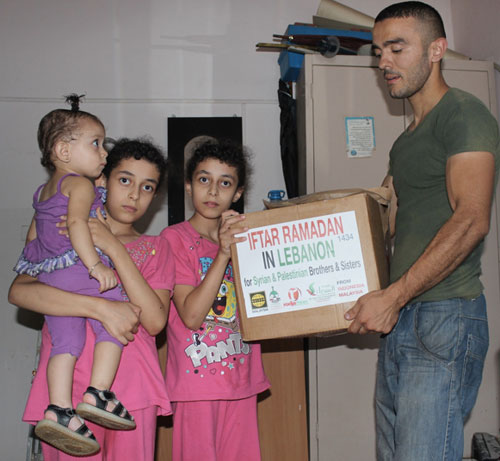 Sudah di Lebanon pun, adik-adik pengungsi tanpa orang tua ini pun akan kita bantu sejauh kemampuan kita. foto: Sahabat Suriah/Sahabat Al-Aqsha/Radio Rodja/HALUAN/Al-Sarraa