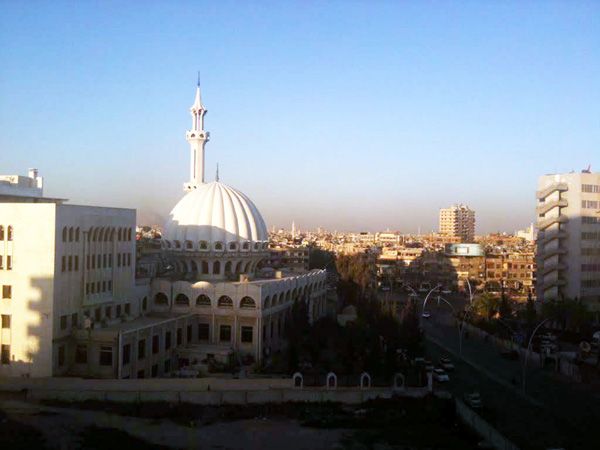 Masjid Ar-Rifa'i di Kfar Syusyeh, jantung kota Damaskus, sebelum revolusi ialah telaga ilmu, setelah revolusi mengalirkan sungai jernih jihad fii Sabiilillah. foto: Panoramio