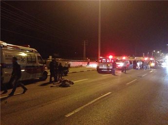 Seorang anak Palestina meninggal ditabrak mobil penjajah ‘Israel’ di Al-Eesawiyya, utara Al-Quds terjajah, Sabtu (21/12).