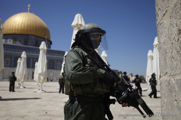 Menteri Luar Negeri Arab Saudi menyeru dunia bela Masjid Al-Aqsha, sementara Menteri Pertahanan Arab Saudi diam-diam bertemu militer 'Israel'. Foto: Middle East Monitor