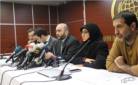 Yayasan Kemanusiaan IHH menggelar konferensi pers terkait penggeledahan ilegal yang dilakukan Satuan Anti Terorisme terhadap kantor IHH di Kilis pada Selasa, 14 Januari 2014. Foto: IHH