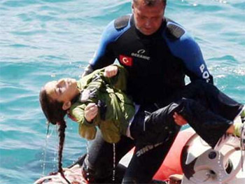 Arsip foto Middle East Monitor: Seorang anak Suriah tenggelam di laut Italia ketika mencoba melarikan diri dari rezim penindas di negaranya.
