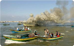 Sejak musim penangkapan ikan dimulai beberapa hari lalu, angkatan laut 'Israel' menangkap lebih dari 7 nelayan dan menyita perahu dan jaring para nelayan Palestina. Foto: PIC