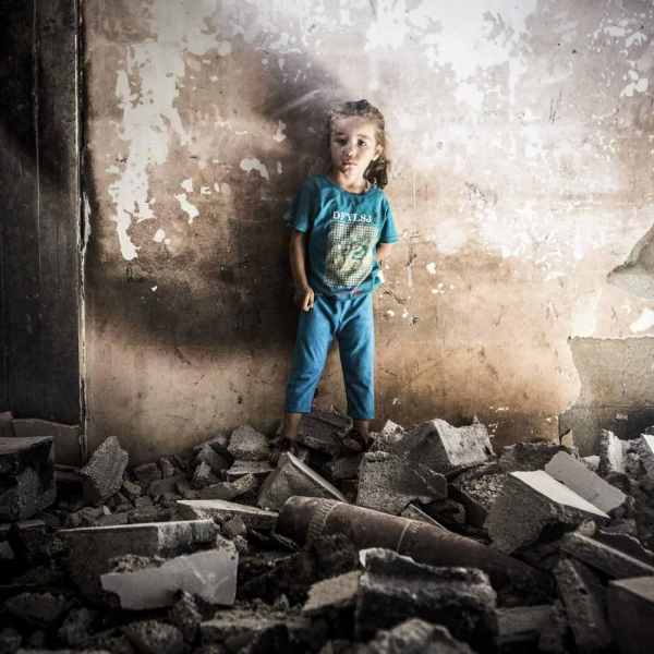 Malak (3) dari Shujaiyyah, merindukan boneka nya