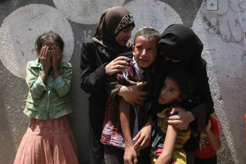 Kesedihan anak Gaza saat penguburan salah satu kerabat mereka di Rafah, Gaza Selatan, 15 Juli 2014. Foto: UNICEF/El Baba.