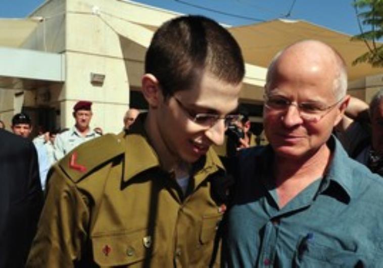 Gilad Schalit dan Noam Schalit kembali berkumpul pada Maret 2011. Foto: Reuters