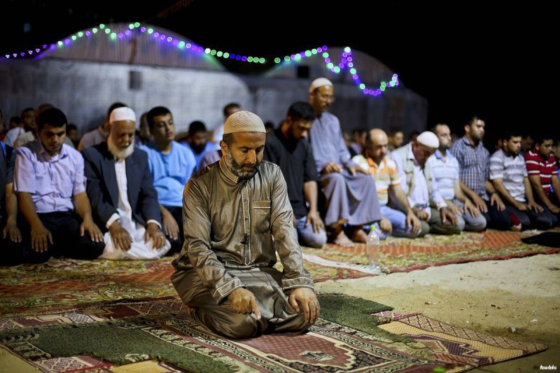 Shalat tarawih di Kota Gaza, beberapa hari lalu. Foto: Middle East Monitor