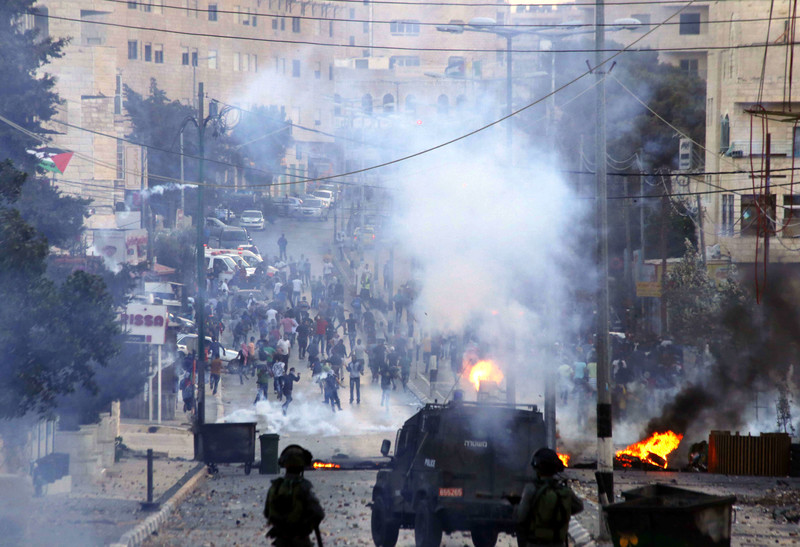 Bentrokan sengit pecah di Bayt Lahm pada 6 Oktober 2015 usai pemakaman murid sekolah yang dibunuh oleh pasukan Zionis. Foto: Muhesen Amren/APA images