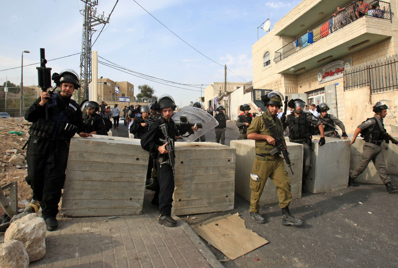Pasukan penjajah Zionis di Jabal al-Mukabir, kawasan warga Palestina di Baitul Maqdis pada 19 Oktober lalu. Foto: Mahfouz Abu Turk/APA images