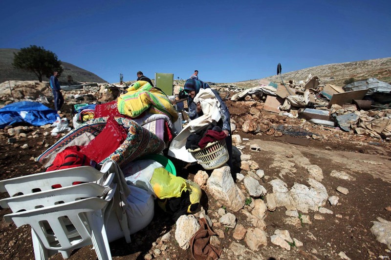 Penduduk desa Al-Araqib memiliki dokumen yang membuktikan kepemilikan tanah mereka, tapi penjajah Zionis menolak mengakuinya. Malah menuduh mereka merampas tanah negara dan membangun rumah-rumah tanpa izin. Foto: Dokumentasi Middle East Monitor
