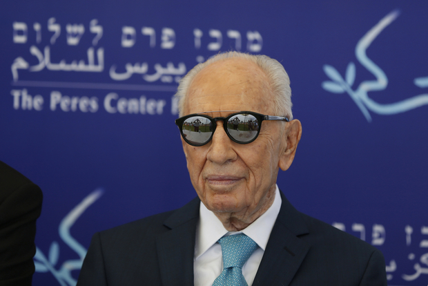 Peres dimasukkan ke Pusat Medis Sheba di Tel HaShomer di Ramat Gan karena terkena stroke. Foto: AFP