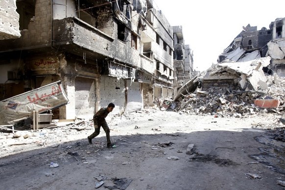 Sebuah jalan di kamp pengungsi Yarmouk, Damaskus, Suriah. Foto: Dokumentasi AFP 2013/Anwar Amro