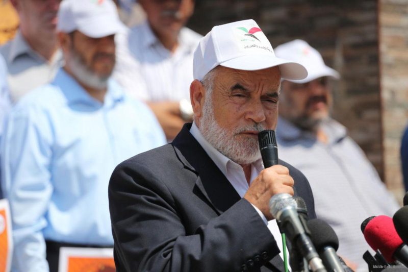 Ahmed Bahar, Wakil Ketua Pertama Dewan Legislatif Palestina, mengajak warga Gaza untuk menunjukkan solidaritas terhadap para tawanan yang mogok makan di kantor pusat Dewan Legislatif Palestina, 4 Agustus 2016. Foto: MEMO 