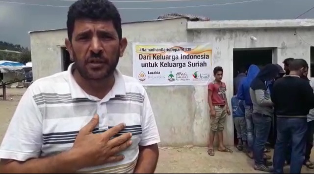 Muhajir ini mengatakan, "Kami mengungsi di sini sejak 6-7 bulan lalu. Sahabat Al-Aqsha terus-terusan mengirimkan bantuan. Tak ada yang lain. Terima kasih..." Sebuah ucapan terima kasih yang santun, meski kita tidak layak menerimanya. 