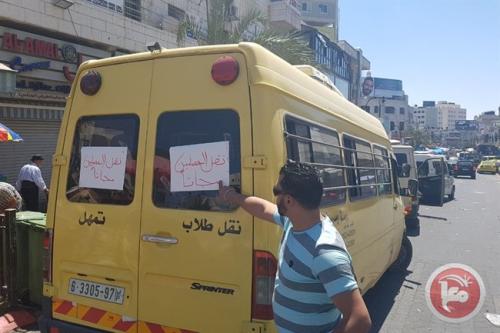 Relawan Palestina mengangkut jamaah Muslimin ke pos pemeriksaan Qalandiya tanpa bayaran alias gratis. Foto: Ma’an News Agency