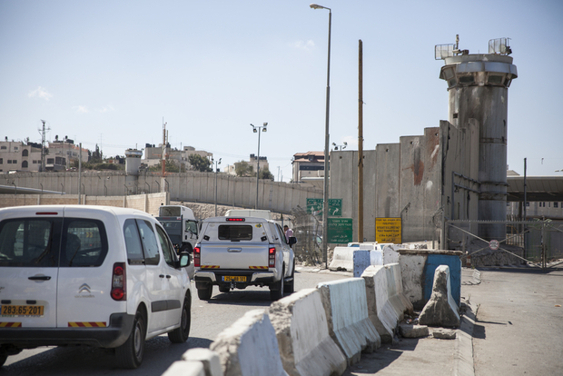 Pos pemeriksaan Qalandiya. Foto: MEE/Tessa Fox