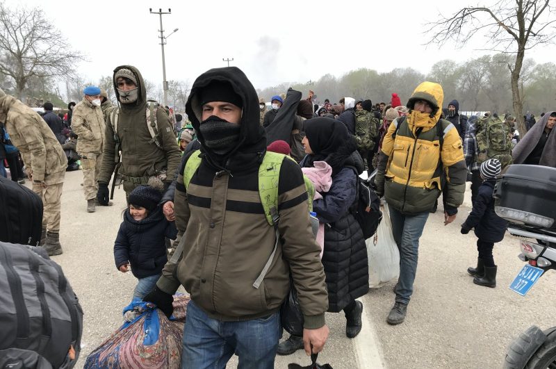 Muhajirin di perbatasan Yunani-Turki mengakhiri penantian selama 30 hari. Mereka meninggalkan wilayah itu di tengah wabah virus korona, Jumat, 27 Maret 2020. Foto: AA 