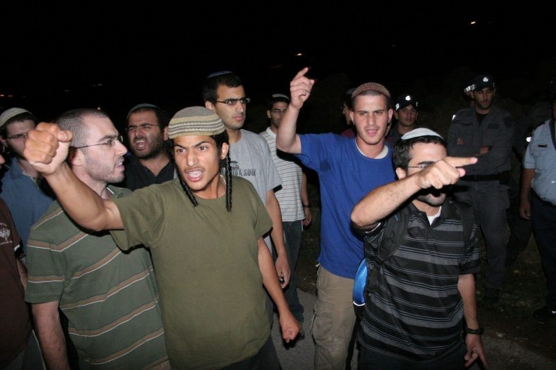 Pemukim ilegal ‘Israel’ di Tepi Barat, 31 Agustus 2010 [Mamoun Wazwaz / ApaImages] 
