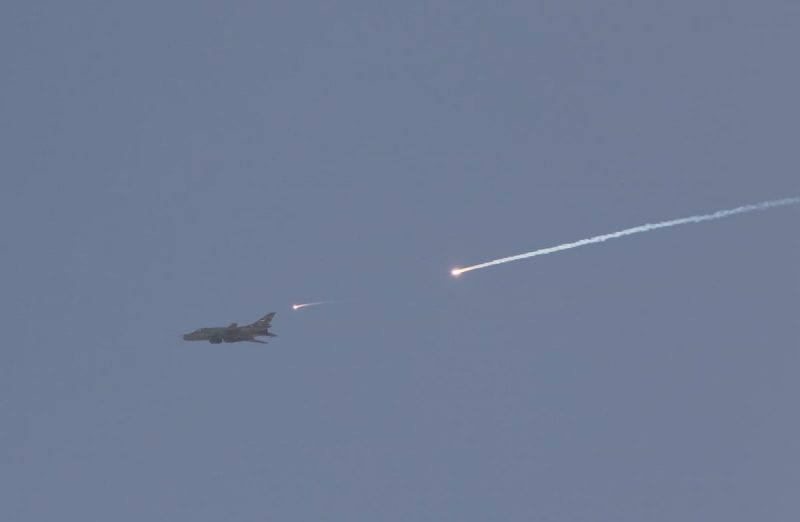 Jet tempur rezim Assad melakukan serangan udara pada 5 Maret 2018. Foto: Diaa Al-Din Samout/Anadolu Agency