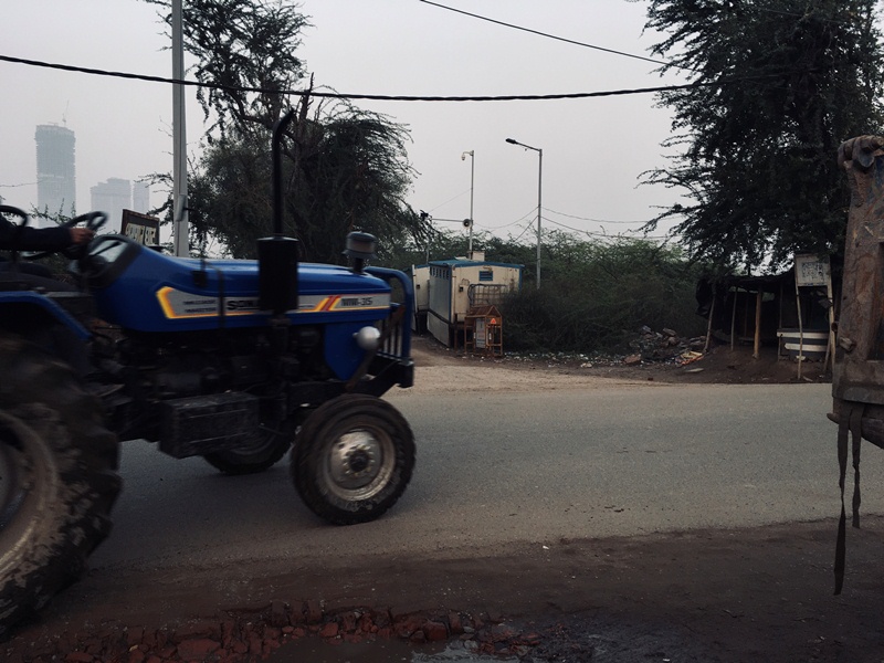 Toilet sementara bagi para Muhajirin Rohingya yang terletak satu kilometer dari tempat tinggal mereka. Sumber: Two Circles